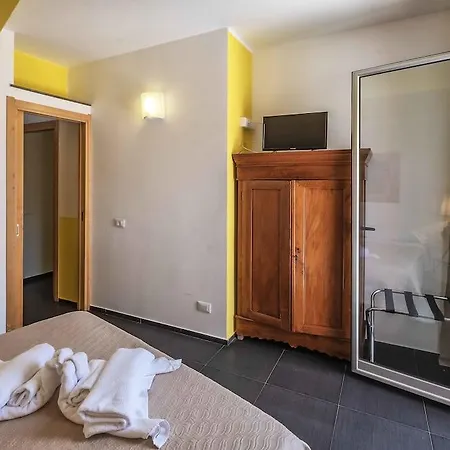 Casa Rossa Bed & Breakfast 3*