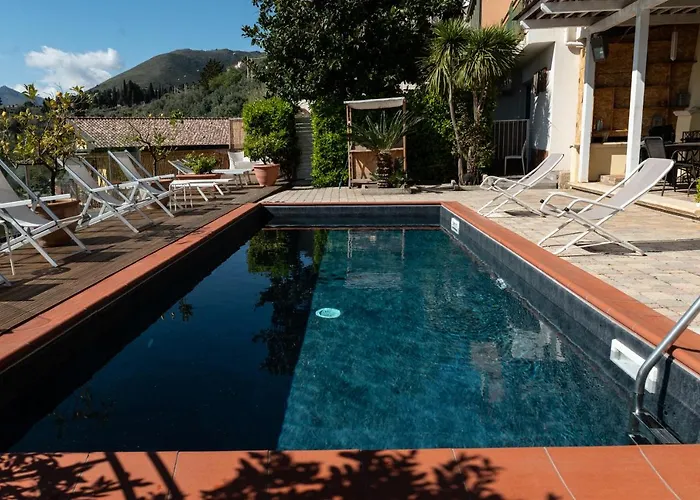 Casa Rossa Bed & Breakfast 3*
