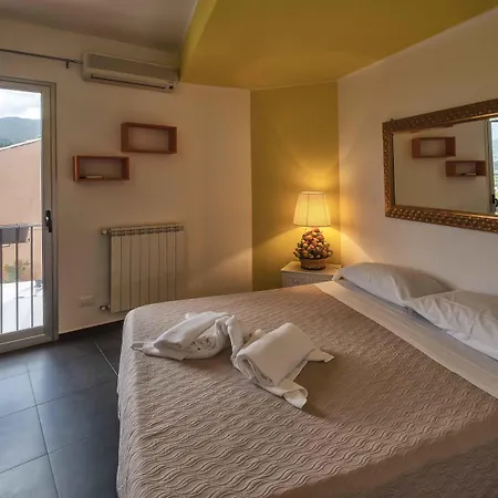 Casa Rossa Bed & Breakfast 3*