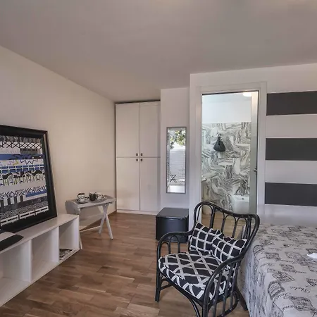 Casa Rossa Монреале