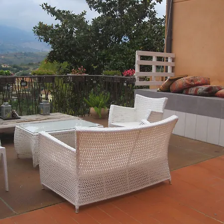 Casa Rossa Монреале