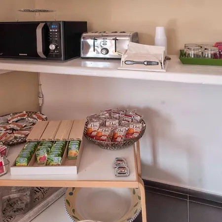 Casa Rossa 3* Монреале